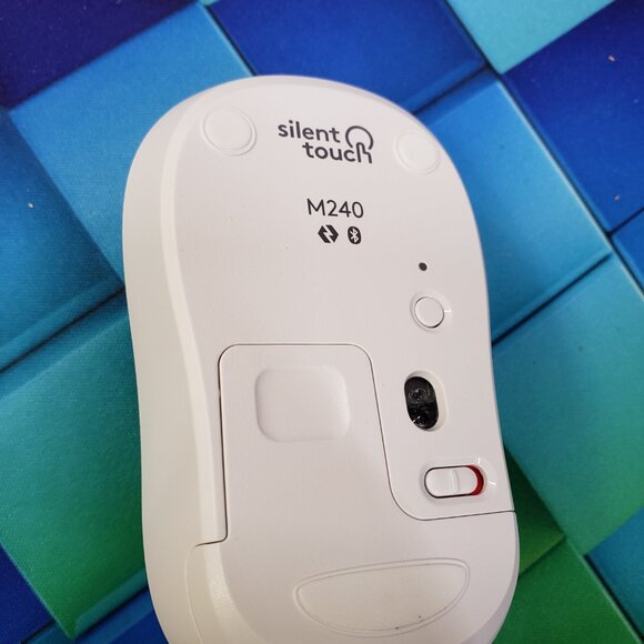 Logitech M240 Silent White Long Range Bluetooth ONLY Mouse 910-007116 Open box - Picture 2 of 10